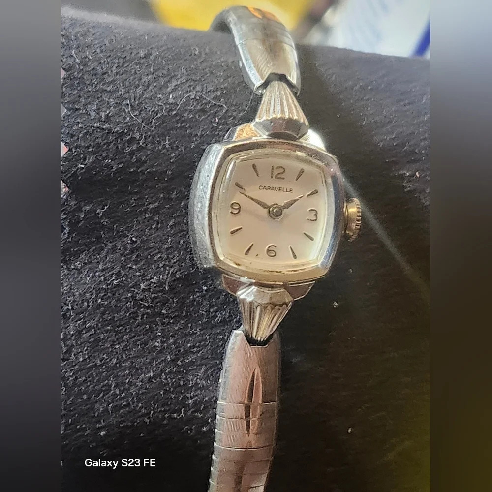 Vintage 40s Caravelle by Bulova Womens watch - Picture 3 of 5